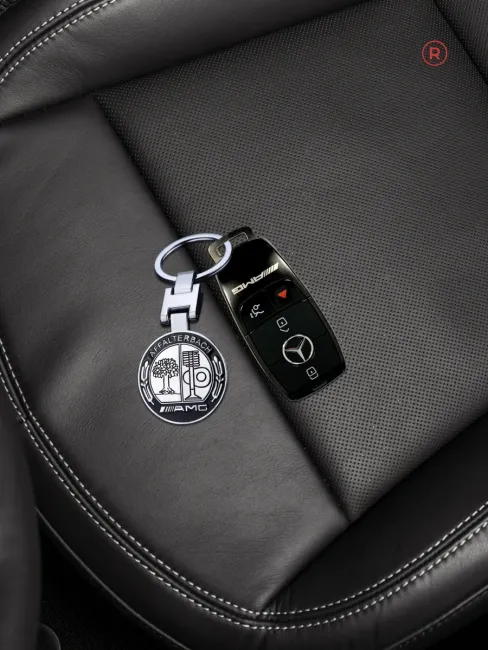 Металлический брелок Mercedes-AMG
