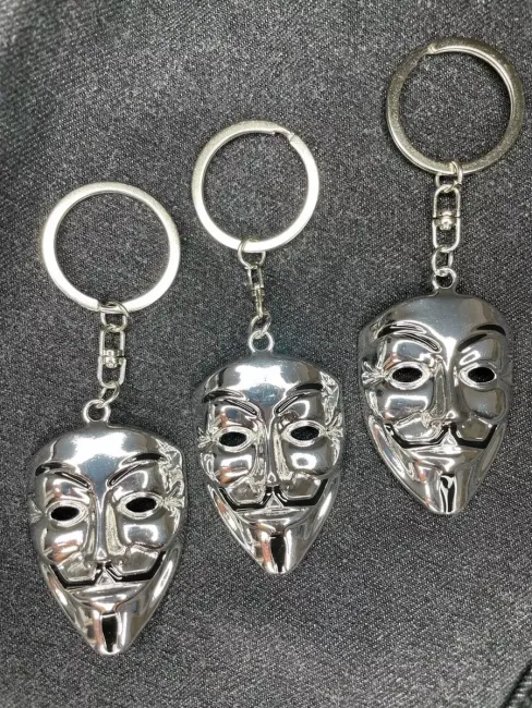 Металлический брелок Маска