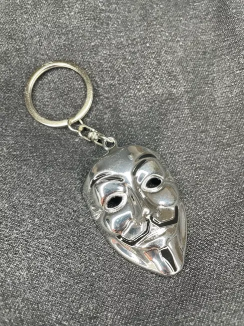 Металлический брелок Маска