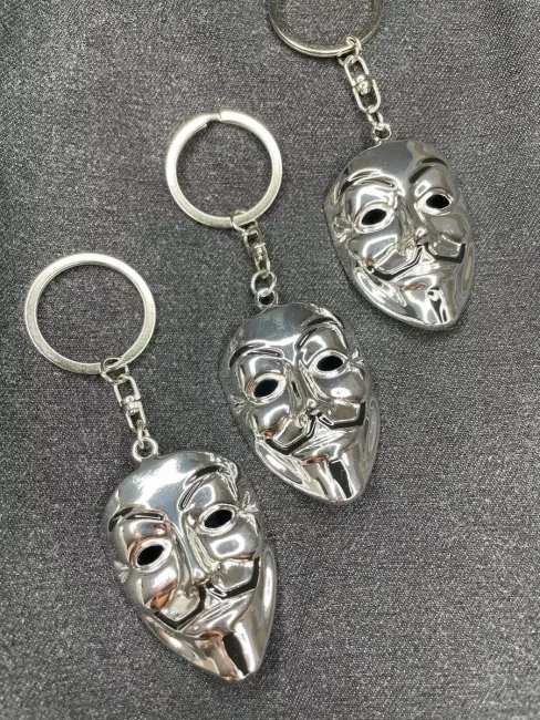 Металлический брелок Маска