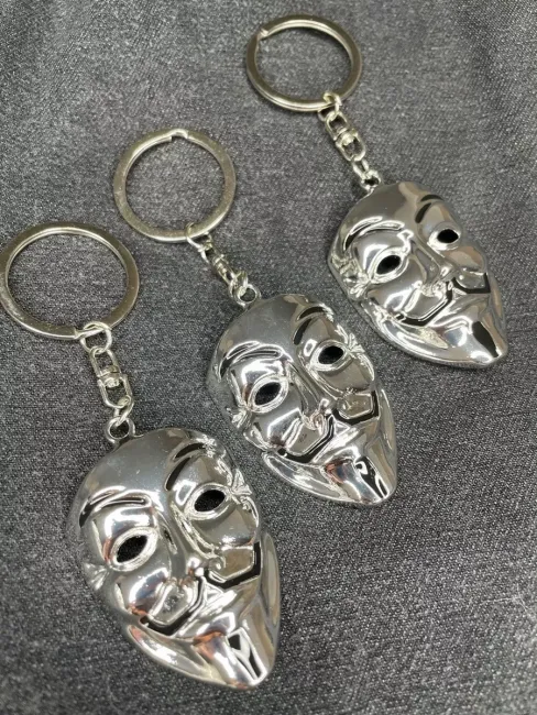 Металлический брелок Маска