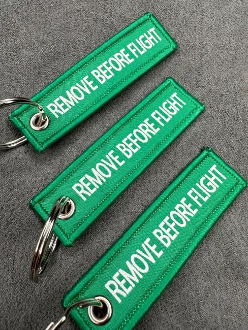 Мини тканевый брелок ремувка Remove Before Flight