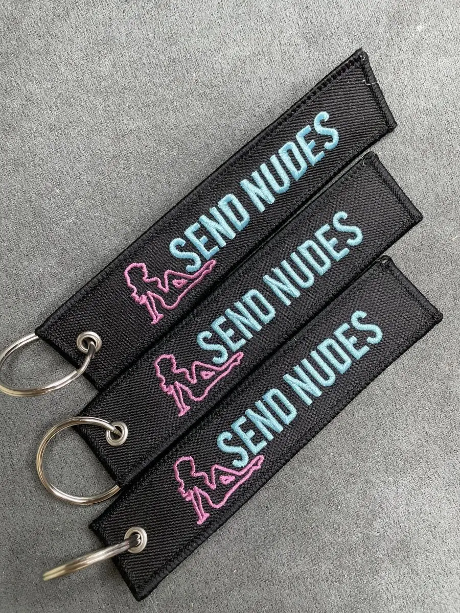 Тканевый брелок SEND NUDES Отправить ню