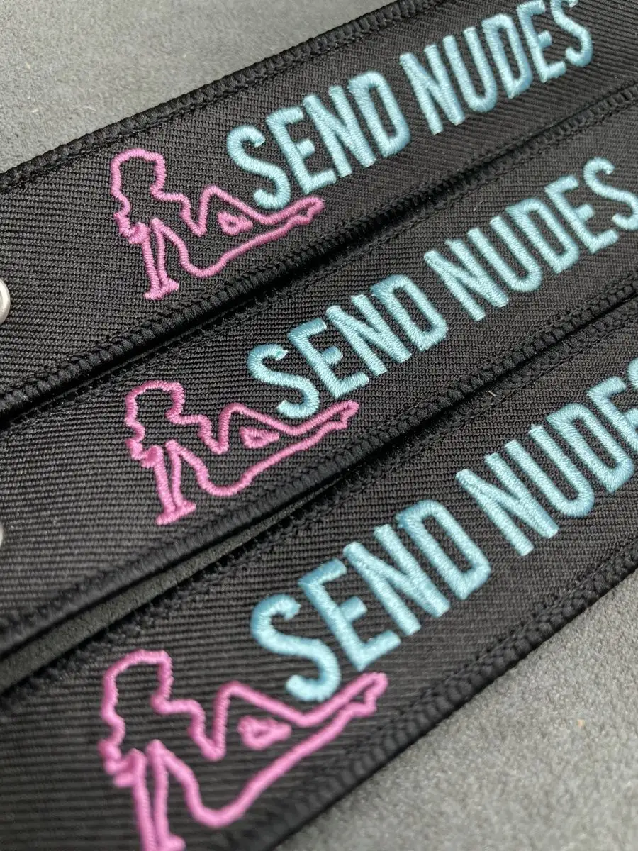 Тканевый брелок SEND NUDES Отправить ню