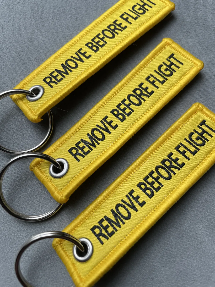 Мини тканевый брелок ремувка Remove Before Flight